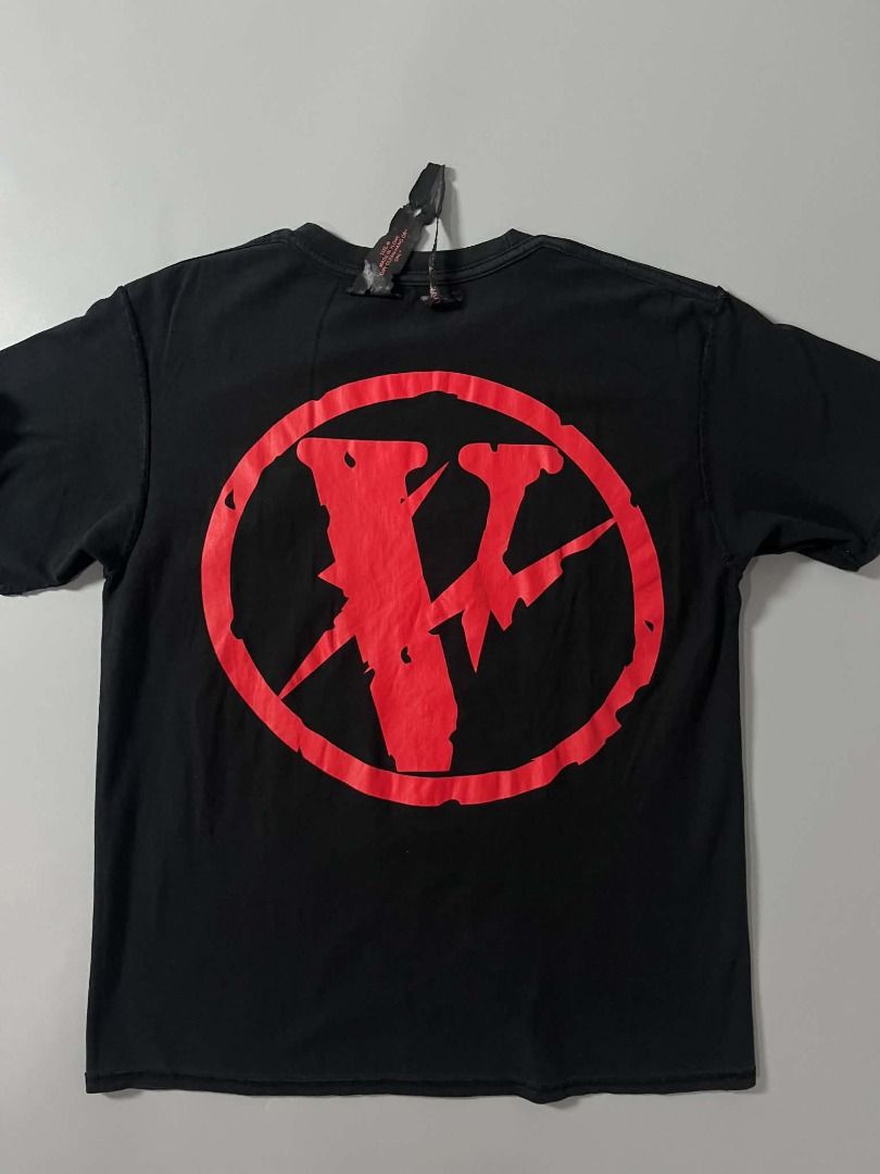 VLONE SHIRT (Category: Tshirts & Polo Shirts ) located in San Jose. Submitted by 1cemanjah (Listing ID 1464428319, Image 2). Description: MEDIUM 22x25 ISSUE: NEED WASH.