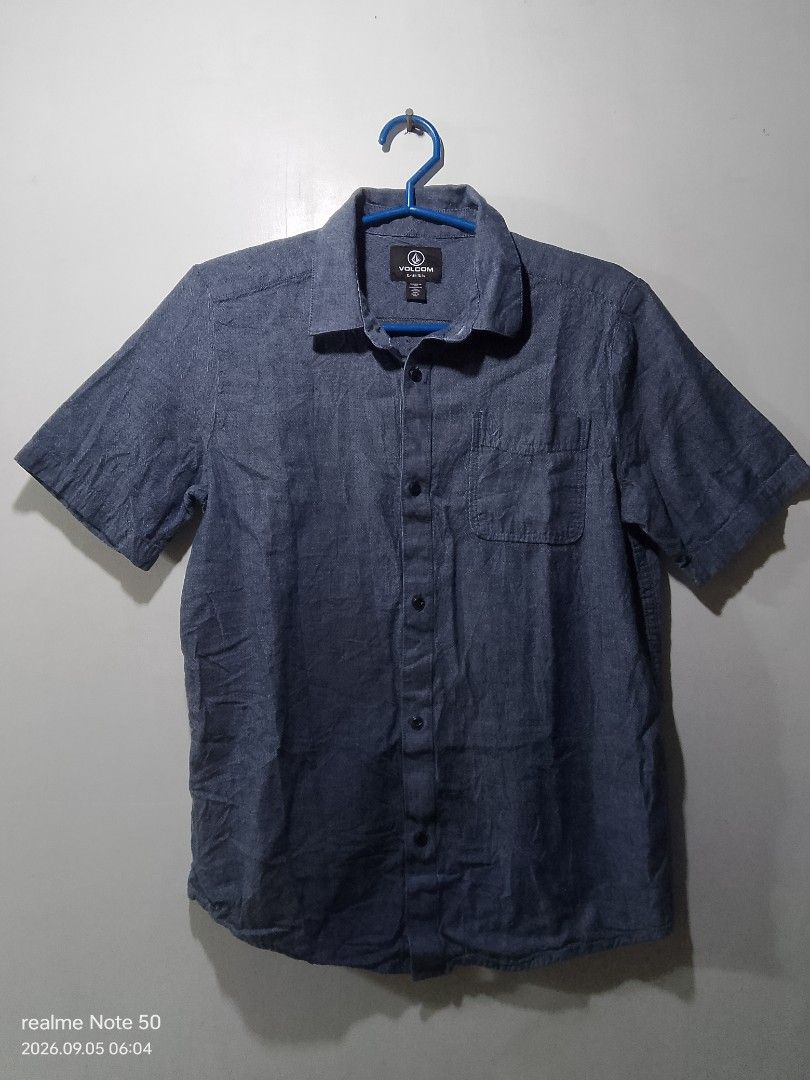 Volcom polo (Category: Tshirts & Polo Shirts ) located in San Ildefonso. Submitted by cristopherthrifts (Listing ID 1464491043, Image 1). Description: volcom polo - Size XL on tags W18 L22 -perfect for casual wear -complete tags.