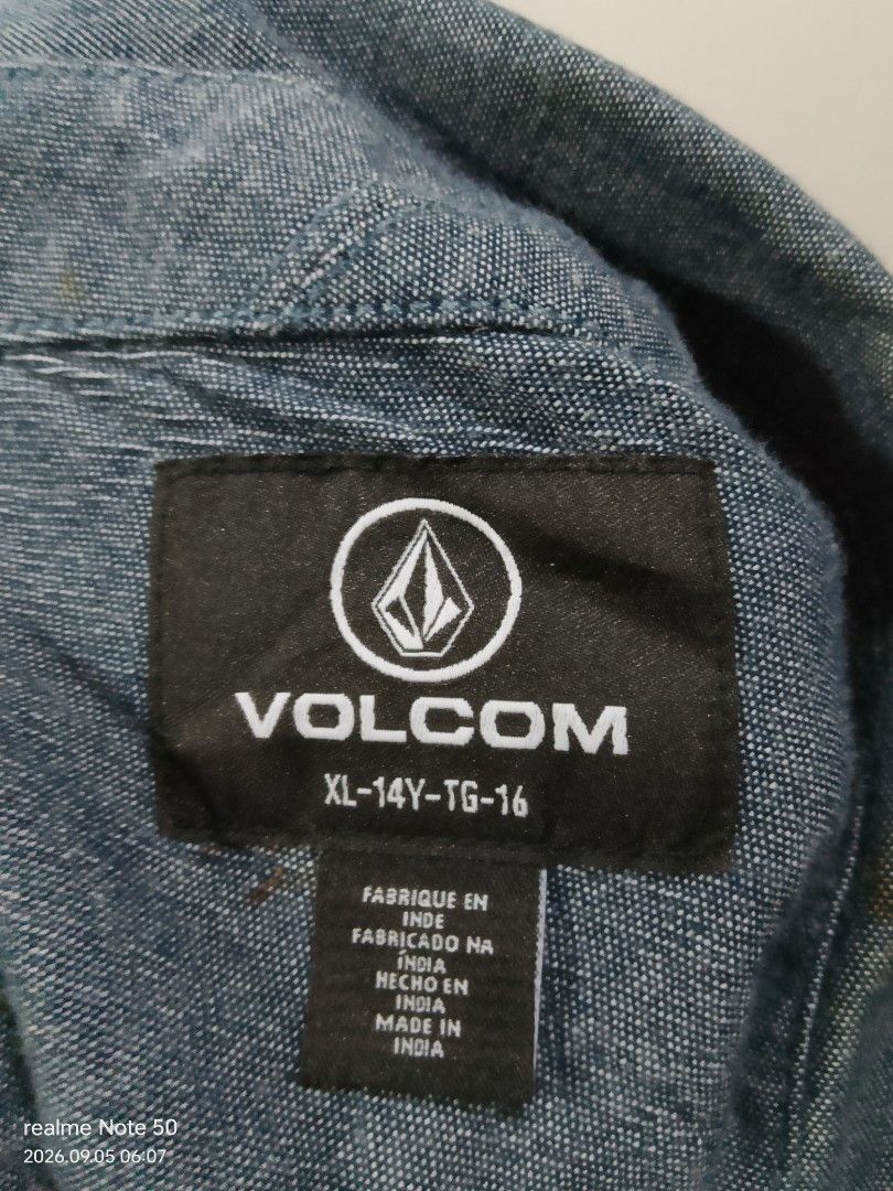 Volcom polo (Category: Tshirts & Polo Shirts ) located in San Ildefonso. Submitted by cristopherthrifts (Listing ID 1464491043, Image 2). Description: volcom polo - Size XL on tags W18 L22 -perfect for casual wear -complete tags.