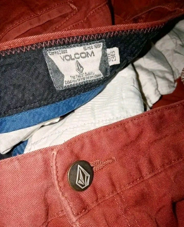 Volcom Short (Category: Shorts) located in Guihulngan. Submitted by johnjohndripgoods (Listing ID 1464356126, Image 2). Description: VOLCOM SHORT MAROON SIZE: 36 LENGTH: 22 EXCELLENT CONDITION 9.5/10 COLOR RATE NO ISSUE FREE TO VOUCH OPEN FOR VC DM.