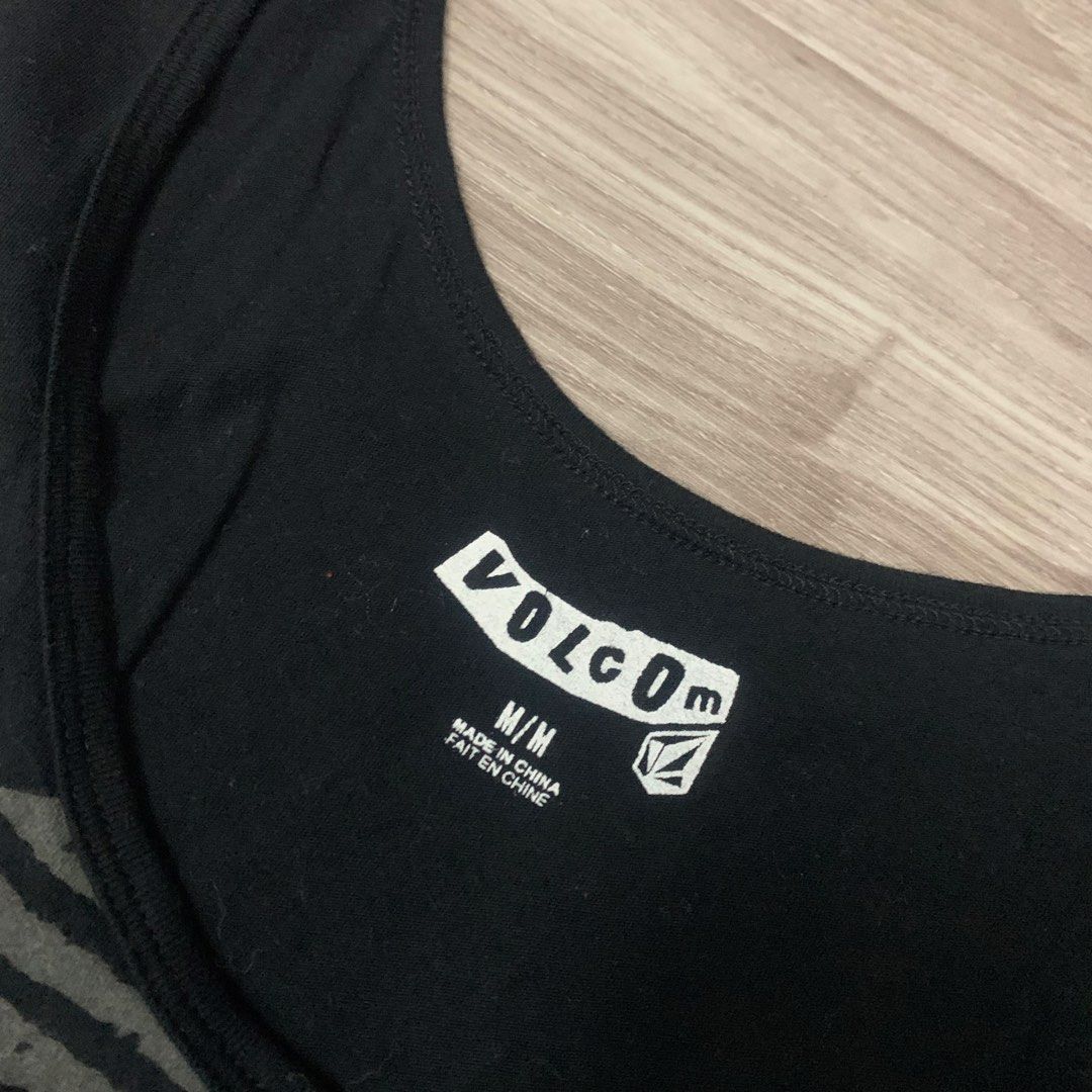 Volcom tanktop (Category: Tshirts & Polo Shirts ) located in Cavite. Submitted by yobubsss (Listing ID 1464553226, Image 3). Description: Size medium 22w 31L Good condition No issue.