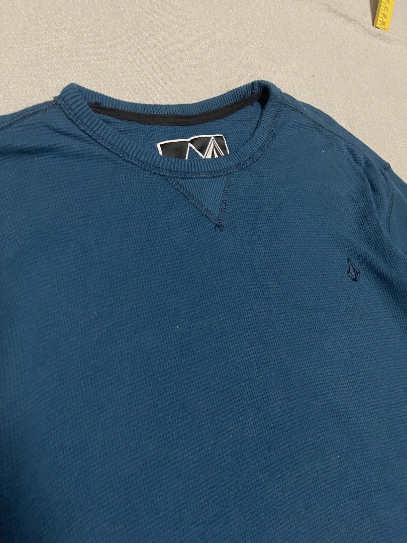 Volcom y2k Embroid Longsleeves (Category: Coats, Jackets and Outerwear) located in Bulacan. Submitted by sanjisthrift (Listing ID 1464521687, Image 2). Description: Size Large Width 20.5 Length 31 Very Good Condition 9/10.
