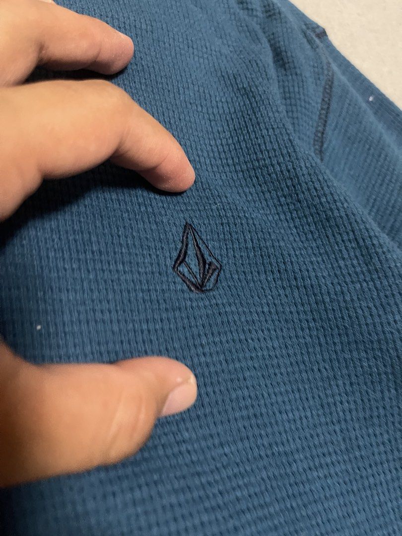 Volcom y2k Embroid Longsleeves (Category: Coats, Jackets and Outerwear) located in Bulacan. Submitted by sanjisthrift (Listing ID 1464521687, Image 3). Description: Size Large Width 20.5 Length 31 Very Good Condition 9/10.