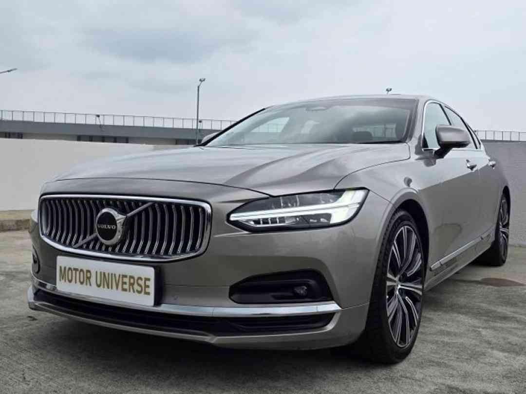 Volvo S90 Mild Hybrid B5 Ultimate (A) (Category: Used Cars) located in Singapore. Submitted by motoruniverse (Listing ID 1464410099, Image 2). Description: Showroom: CARRO CENTER 60 JALAN LAM HUAT #04-37/38 CARRO CENTER Singapore 737869 Gurantee lowest price and depre in the market! Low genuine mileage done! Super good and original condition inside out! View to appreciate! Great drive, super safe vehicle! 100% loan approval guaranteed! Flexible i
