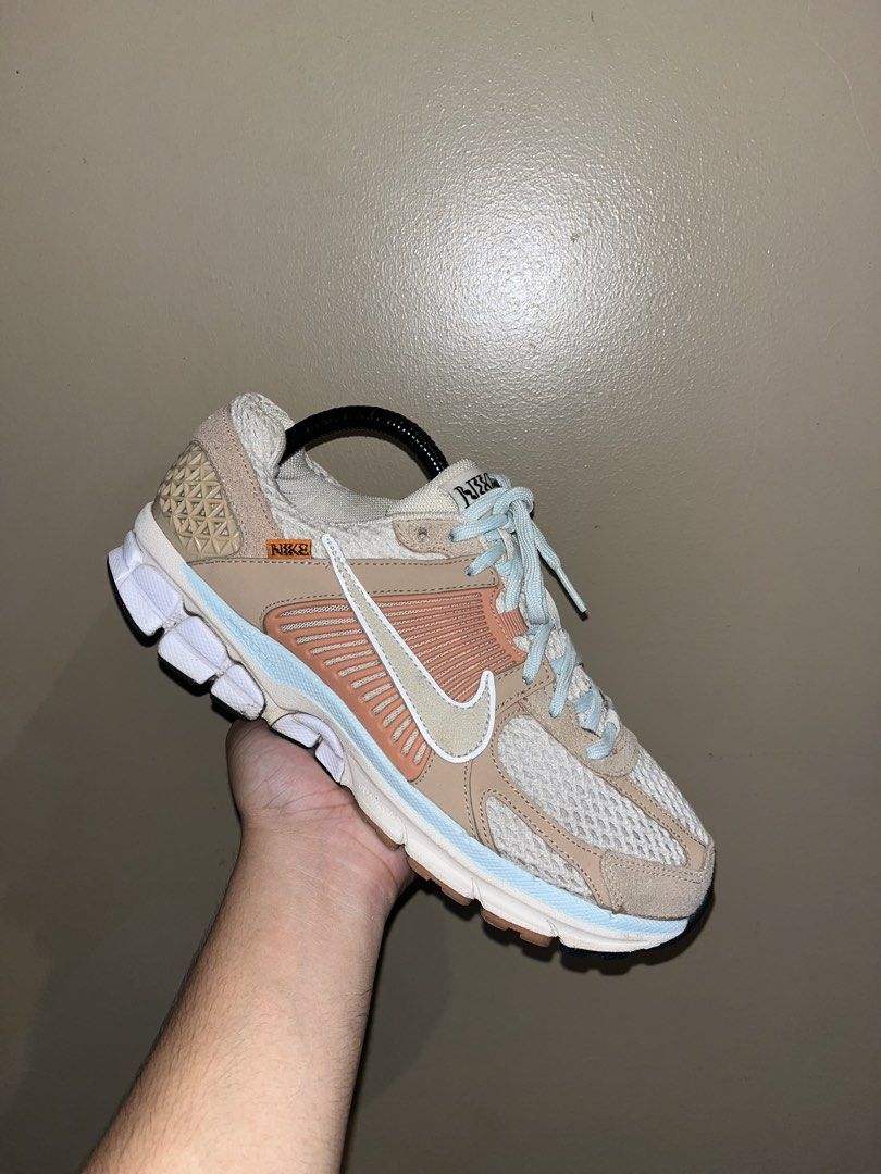 Vomero 5 (Category: Sneakers) located in Butuan. Submitted by rnthrifter_finds (Listing ID 1464564946, Image 1). Description: Good as new need ko pa wash.