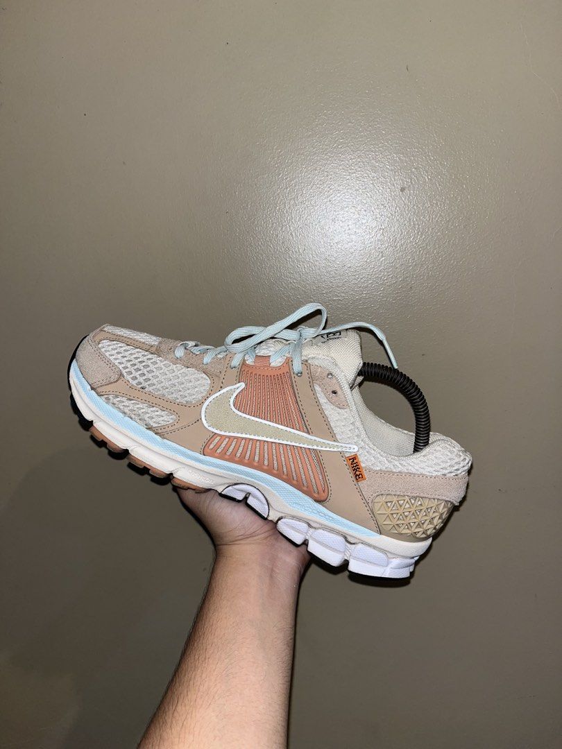 Vomero 5 (Category: Sneakers) located in Butuan. Submitted by rnthrifter_finds (Listing ID 1464564946, Image 2). Description: Good as new need ko pa wash.