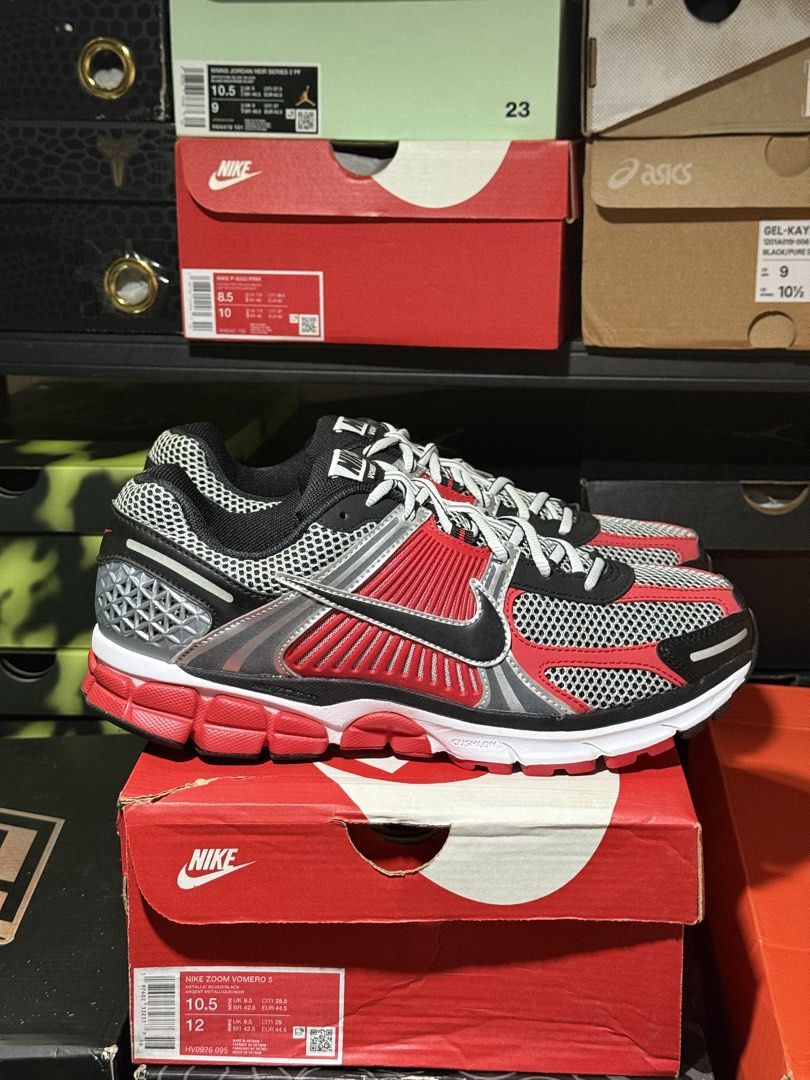 Vomero 5 Metallic Silver University Red (Category: Sneakers) located in Pasay City. Submitted by Secret_Retros (Listing ID 1464564491, Image 1). Description: For sale Vomero 5 Metallic Silver University Red Size 10.5 mens Brandnew complete ₱4,499 only below retail Retail around (₱8,895) Pasay.