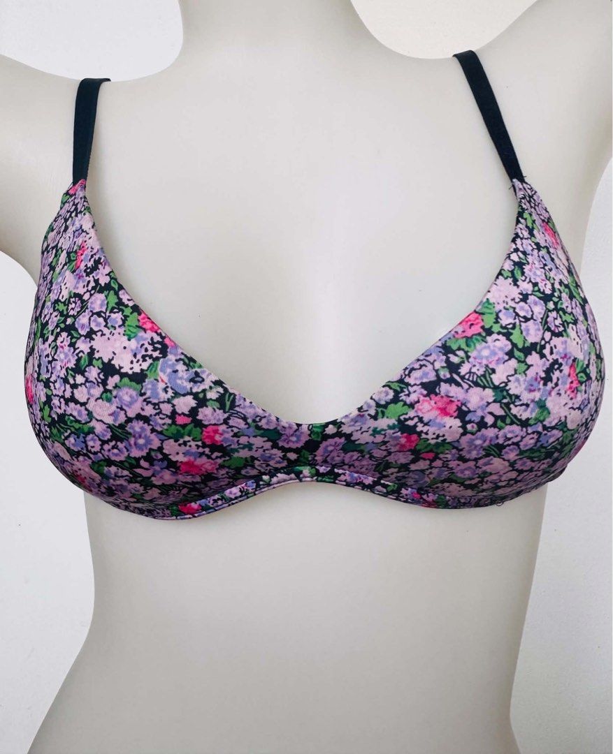 VS flower nonwire bra 32B (Category: Undergarments & Loungewear) located in San Jose. Submitted by 99ners (Listing ID 1464469971, Image 2). Description: .