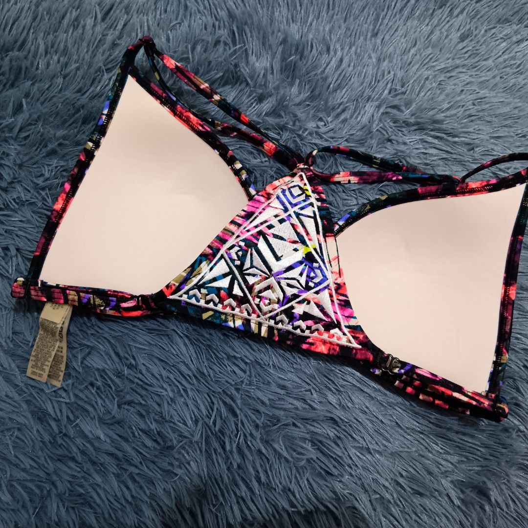 VS Pink Bikini Top (Category: Undergarments & Loungewear) located in Binangonan. Submitted by darlen21 (Listing ID 1464534767, Image 2). Description: .