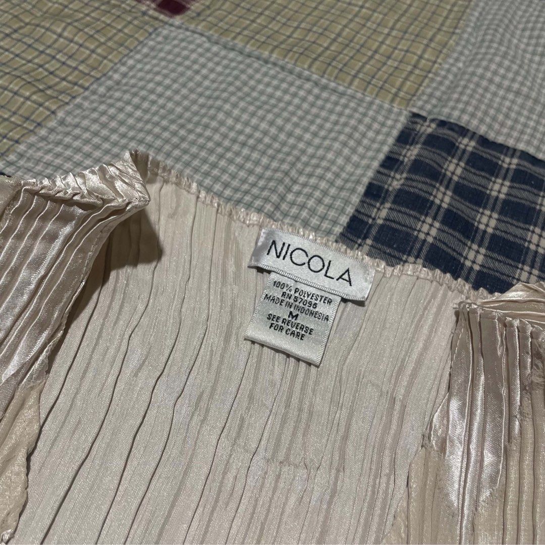Vtg Nicola Pleated Features Diamond Pattern Top (Category: Sleeveless) located in Manila. Submitted by theactualized (Listing ID 1464568556, Image 3). Description: .