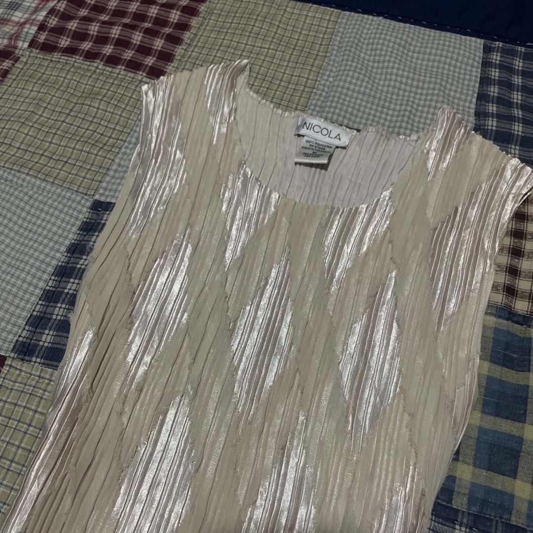Vtg Nicola Pleated Features Diamond Pattern Top (Category: Sleeveless) located in Manila. Submitted by theactualized (Listing ID 1464568556, Image 2). Description: .