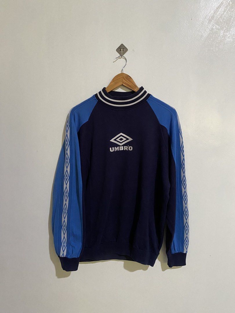 Vtg UMBRO crewneck (Category: Coats, Jackets and Outerwear) located in Pili. Submitted by aries_raye_on_fcbk_dm (Listing ID 1464446631, Image 1). Description: Issue on pics 23x26.5 .