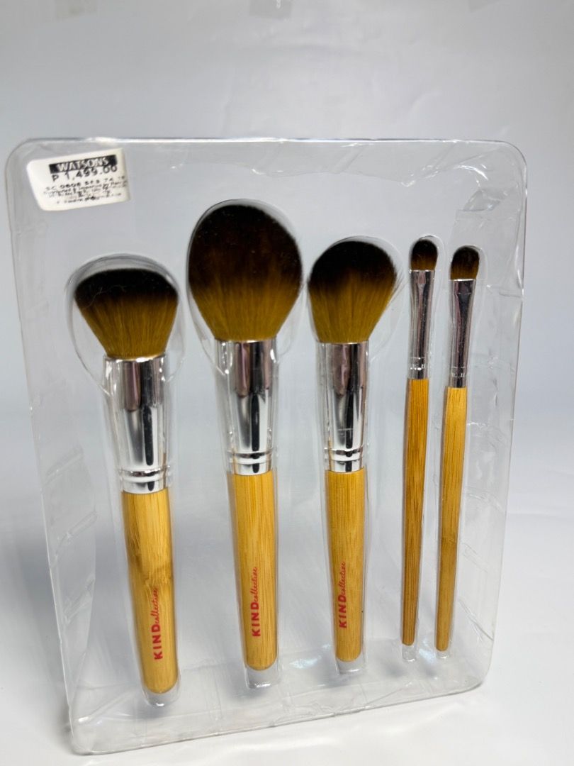 W7 Go Glam & Kind Collection Makeup Brush Sets (Category: Makeup) located in Cebu City. Submitted by kyeshamori24 (Listing ID 1464402265, Image 2). Description: - Brand new and sealed makeup brush sets - W7 Go Glam brush set in a cute pink tube - Kind Collection 5-piece brush set with eco-friendly bamboo handles - Includes a Flormar contour brush - Includes a Flormar foundation brush - Perfect gift for makeup lovers!.