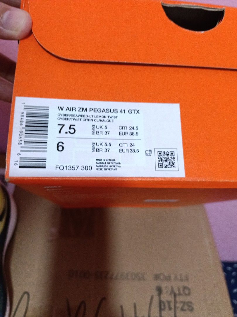 W Air ZM Pegasus 41 GTX (Category: Activewear) located in Cavite. Submitted by purplepink30 (Listing ID 1464405428, Image 3). Description: .