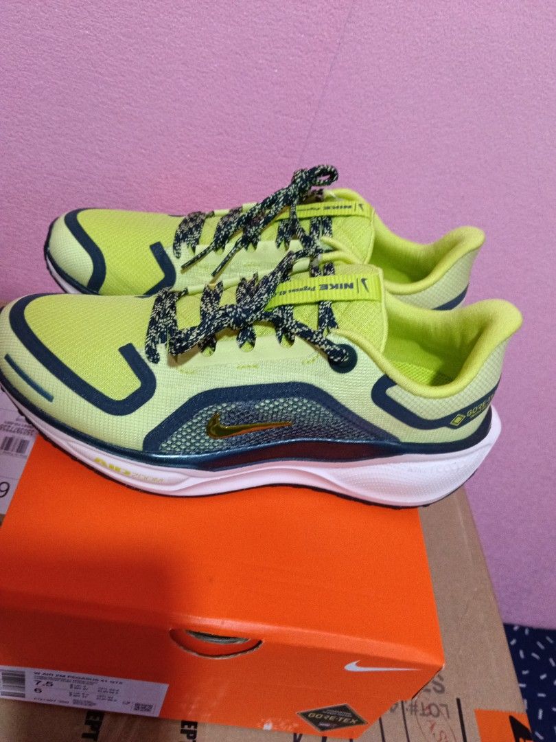 W Air ZM Pegasus 41 GTX (Category: Activewear) located in Cavite. Submitted by purplepink30 (Listing ID 1464405428, Image 1). Description: .