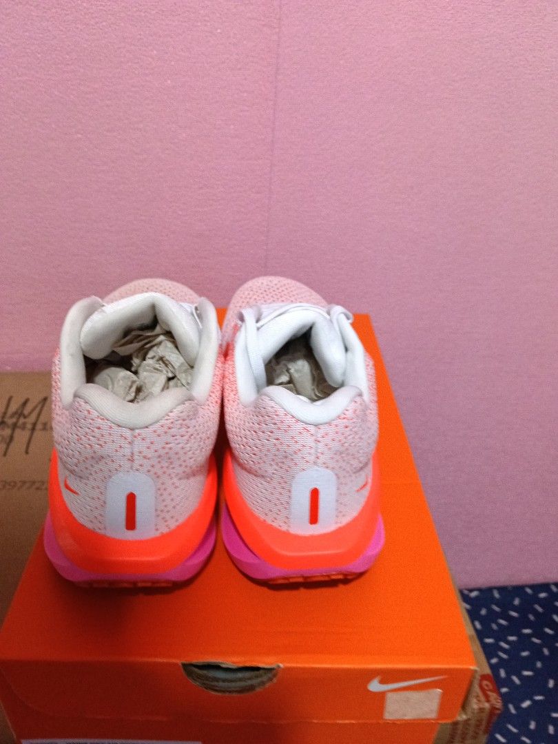 W Nike Air Winflo 11 (Category: Activewear) located in Cavite. Submitted by purplepink30 (Listing ID 1464438016, Image 3). Description: Shopworn Store display left side.