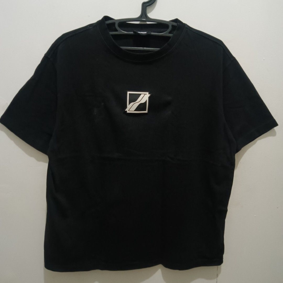 WELLDONE Logo Patch Shirt (Category: Tshirts & Polo Shirts ) located in Caloocan City. Submitted by jaychingsss (Listing ID 1464543712, Image 2). Description: Welldone Logo Patch Shirt - 150 22x27 Color Rate: 9.5/10 Heavy Cotton Issue: May need tahiin sa ilalim ng patch di halata kasi likod magiging tahi. Check photos NEED WASH.