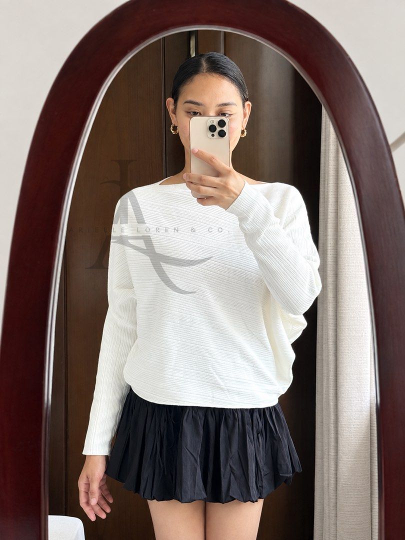 WHITE - BOAT NECK KNITTED LONG SLEEVES / PULLOVER (Category: Longsleeves) located in Manila. Submitted by ariellelorenco (Listing ID 1464569732, Image 1). Description: 👉🏻Color: White 👉🏻Plus size friendly (up to 2XL) 👉🏻Stretchable fabric 👉🏻Knitted fabric 👉🏻Boat neck neckline ***These are all actual photos ***Colors may vary due to lighting .