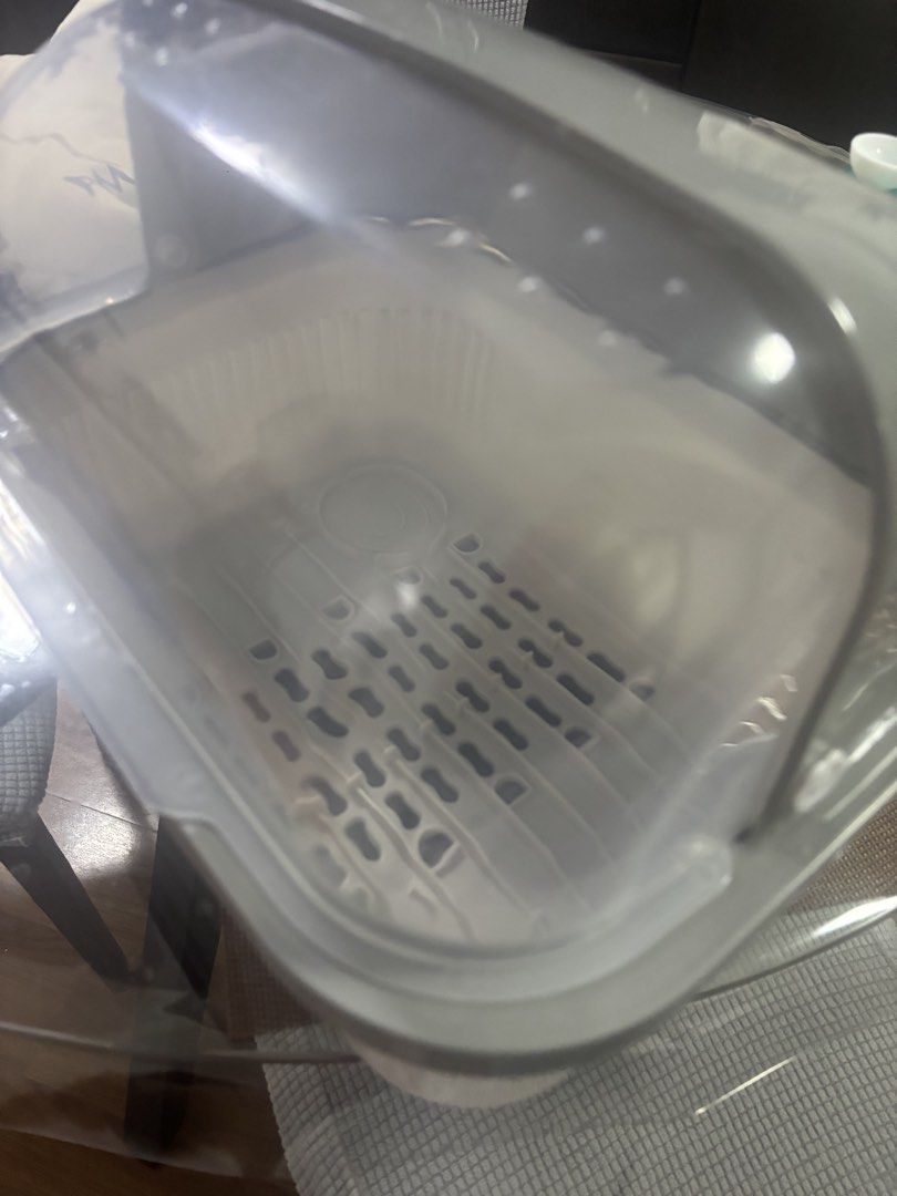 White and Grey Dish Rack with Lid (Category: Food Organization & Storage) located in Quezon City. Submitted by uniquebotique (Listing ID 1464505935, Image 2). Description: - White and grey dish rack - Clear lid to keep dishes covered and clean - Base with drainage holes for efficient drying - Compact size, ideal for smaller kitchens - Easy to clean - Feel free to ask any questions!.