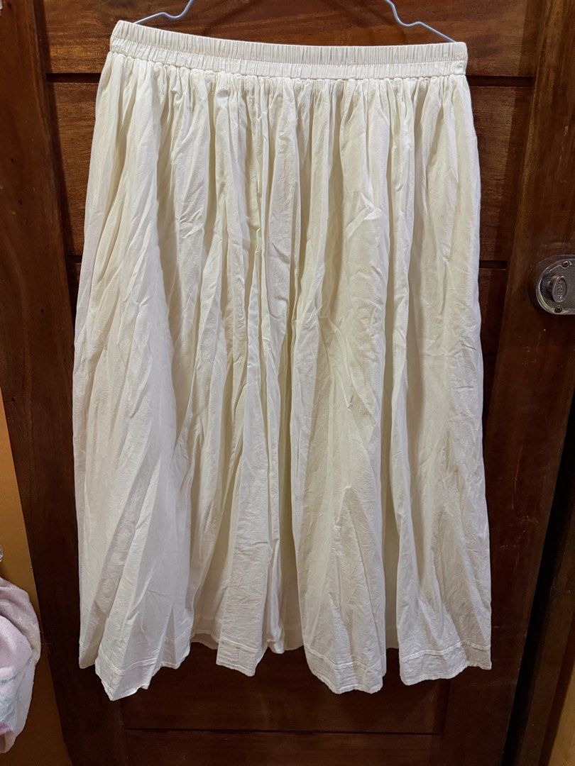 WHITE BEIGE LONG SKIRT (Category: Skirts) located in Makati City. Submitted by inxdnl (Listing ID 1464492886, Image 3). Description: IN GOOD CONDITION NO DAMAGE CAN SEND WHEN WORN OR MEASUREMENT RFS: DONT LIKE THE FITTING CAN SHIP ASAP CAN FIT UP TO 37W.