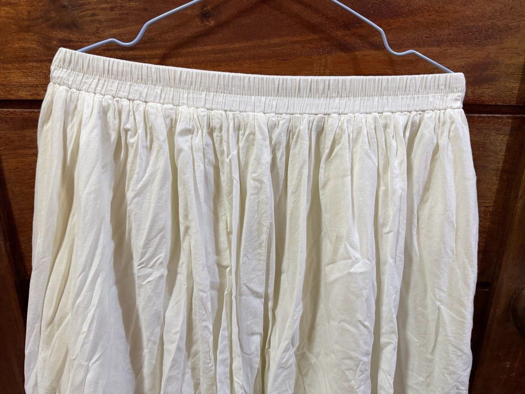 WHITE BEIGE LONG SKIRT (Category: Skirts) located in Makati City. Submitted by inxdnl (Listing ID 1464492886, Image 2). Description: IN GOOD CONDITION NO DAMAGE CAN SEND WHEN WORN OR MEASUREMENT RFS: DONT LIKE THE FITTING CAN SHIP ASAP CAN FIT UP TO 37W.