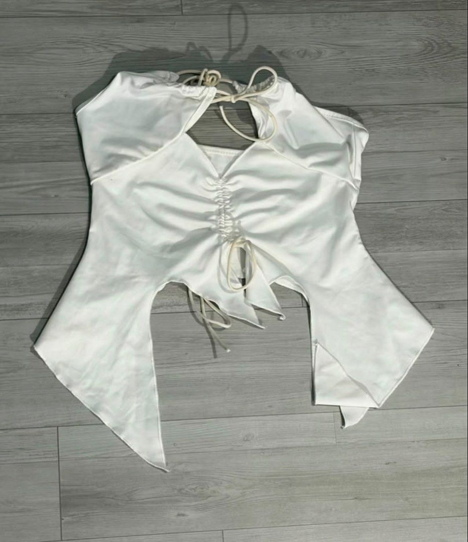 White Butterfly Top (Category: Sleeveless) located in Navotas City. Submitted by iceee21 (Listing ID 1464382398, Image 1). Description: White Butterfly Top. Halter neck, ruched front tie. Flowy split sleeves. Back and waist ties. Chic and stylish..
