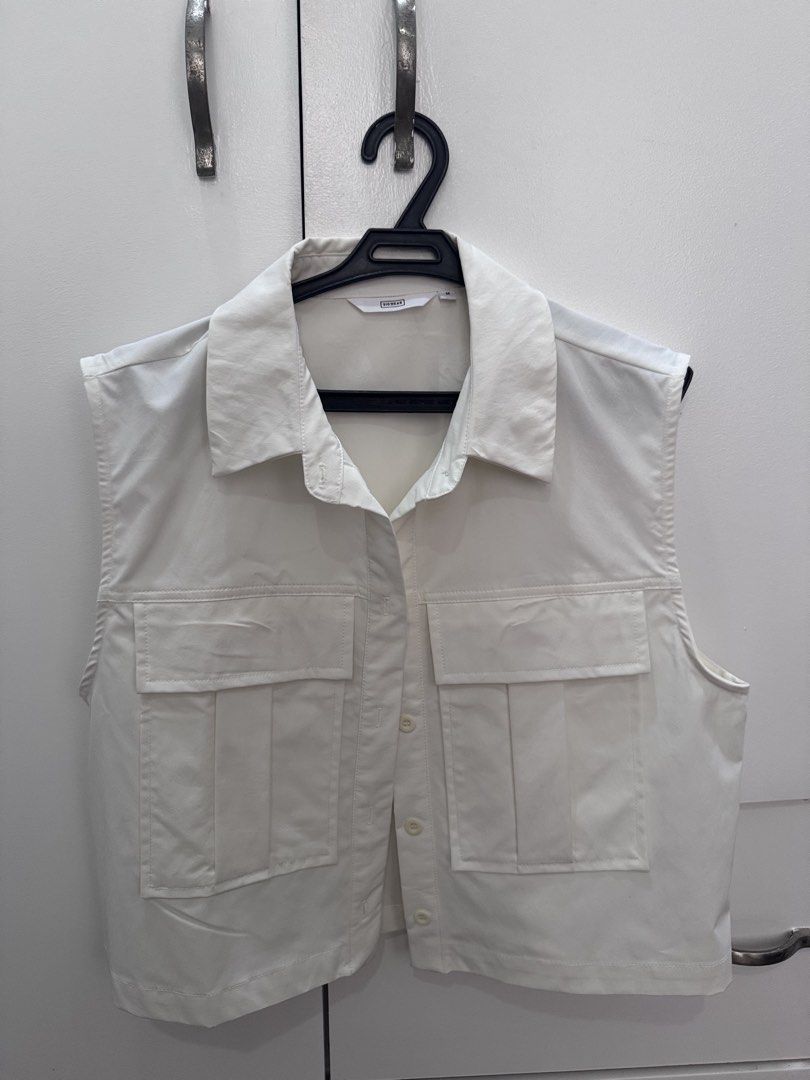 White Casual Vest (Category: Vests) located in Manila. Submitted by meryeia (Listing ID 1464411690, Image 1). Description: ⭐️ Great for layering & stylish outfits ⭐️ Unisex mop: bpi/maribank mod: jnt/sdd (metro manila).