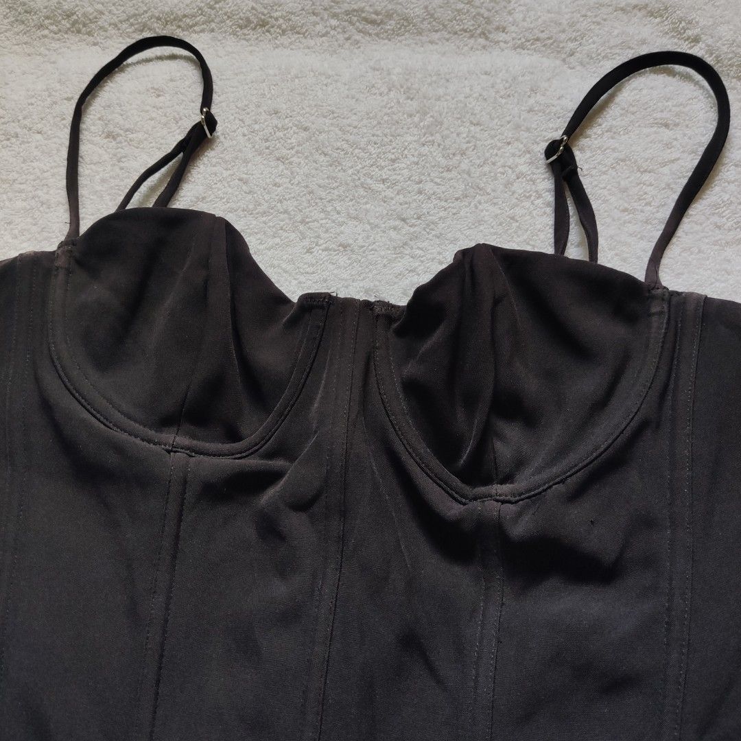 White Fox Black V-Shaped Corset Vintage Top (Category: Sleeveless) located in Bacoor. Submitted by kmrynl (Listing ID 1464456677, Image 2). Description: Rfs: decluttering - no issue - with boning, thick material with zipper up - nice fit, body hugging bc of vshaped detail - no ww; manage expectations - see last photos for measurements (in) MOP: BPI/Maribank only MOD: J&T/Lalamove.