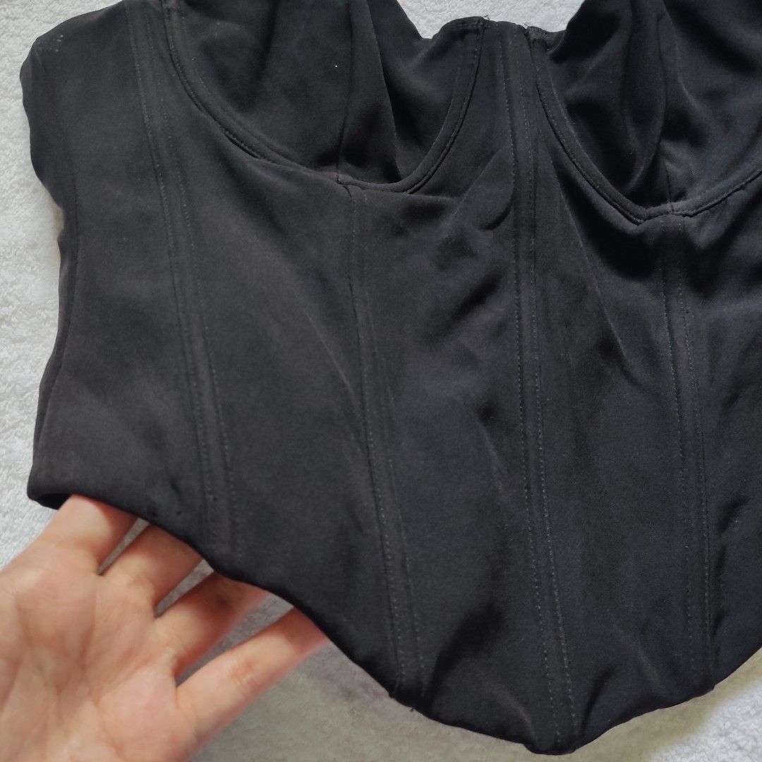 White Fox Black V-Shaped Corset Vintage Top (Category: Sleeveless) located in Bacoor. Submitted by kmrynl (Listing ID 1464456677, Image 3). Description: Rfs: decluttering - no issue - with boning, thick material with zipper up - nice fit, body hugging bc of vshaped detail - no ww; manage expectations - see last photos for measurements (in) MOP: BPI/Maribank only MOD: J&T/Lalamove.