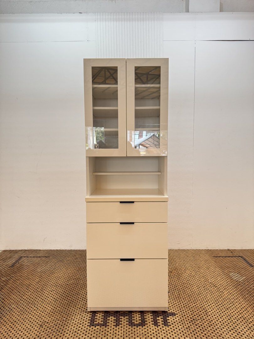White kitchen cabinet (Category: Shelves, Cabinets & Racks) located in Quezon City. Submitted by matetdevis13 (Listing ID 1464485030, Image 1). Description: White Kitchen Cabinet Price: 6,900 L23.5 x W16.5 x H71.5 In good condition Code MJS29-T25.