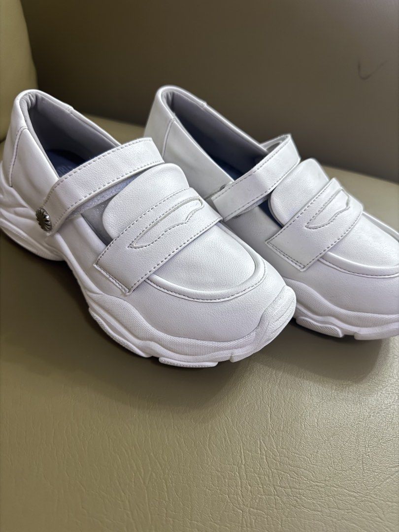 White Leather School Shoes with Velcro Straps (Category: Loafers) located in Manila. Submitted by kimber19 (Listing ID 1464436019, Image 2). Description: - White leather school shoes - Easy velcro straps for a secure fit - Comfortable sole - Clean and simple design - Perfect for everyday school wear.