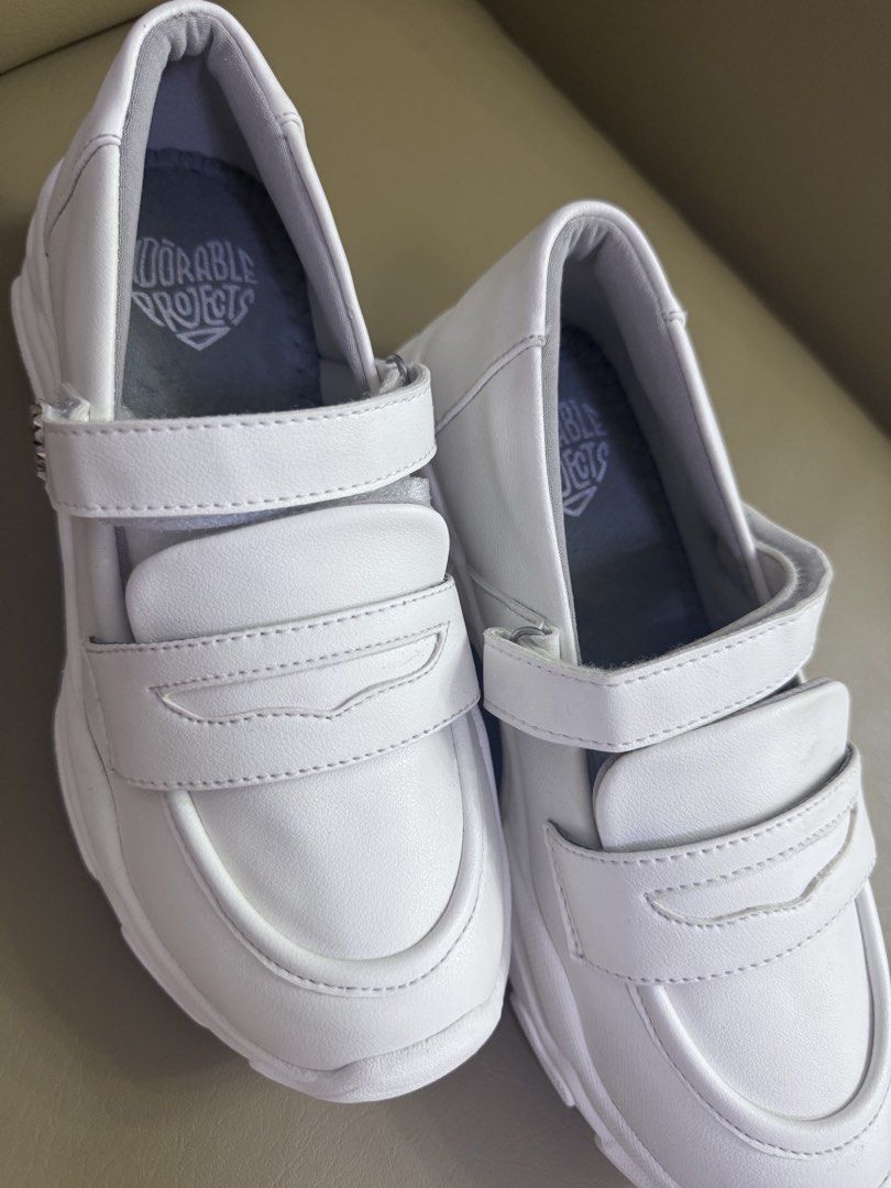 White Leather School Shoes with Velcro Straps (Category: Loafers) located in Manila. Submitted by kimber19 (Listing ID 1464436019, Image 1). Description: - White leather school shoes - Easy velcro straps for a secure fit - Comfortable sole - Clean and simple design - Perfect for everyday school wear.