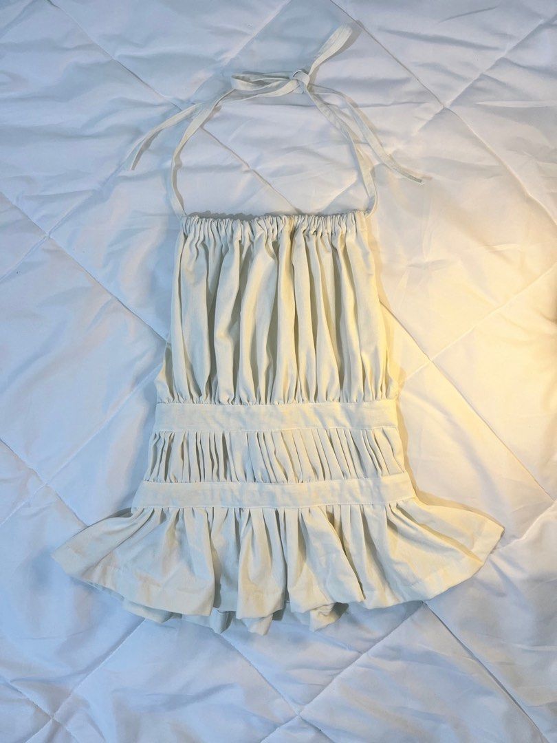 white pleated halter top (Category: Blouses) located in Marikina City. Submitted by eloxade.ee (Listing ID 1464423004, Image 1). Description: 🪞s-m 🏷️ 200 📍Rodriguez Rizal.