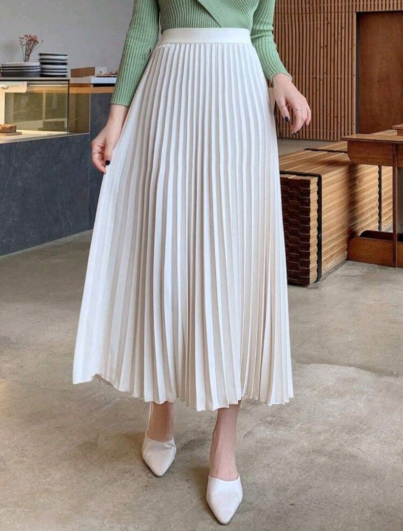 White Pleated Midi Skirt (Category: Skirts) located in Manila. Submitted by declutter1202 (Listing ID 1464544608, Image 1). Description: waist 25in loc: binondo manila.