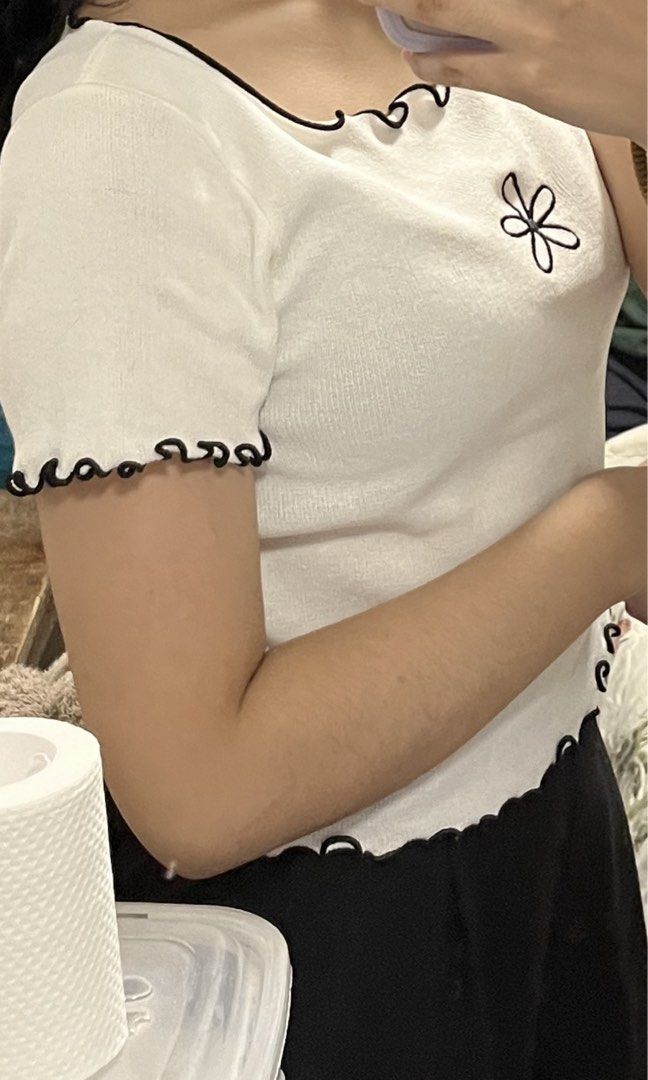 White Ribbed Tee (Category: Blouses) located in Cavite. Submitted by thaliaprlvd (Listing ID 1464451993, Image 2). Description: .