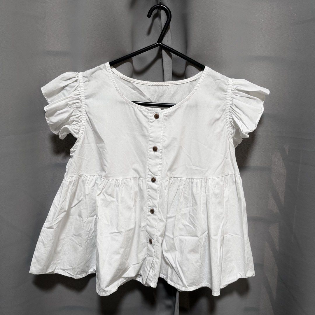 White Ruffle Sleeve Button-Up Peplum Top (Category: Blouses) located in Makati City. Submitted by heyitsg_ (Listing ID 1464415442, Image 1). Description: - Ruffle sleeves with peplum hem top - No when worns.