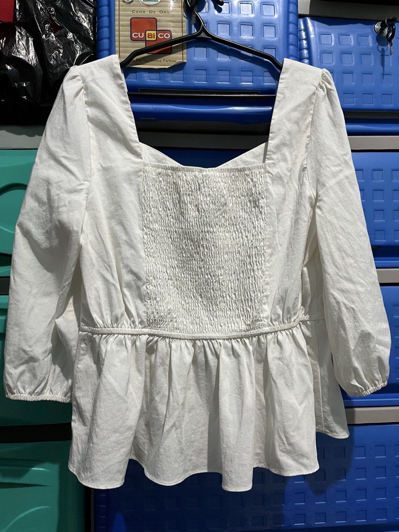 White Square Neck Peplum Top & Flared Jeans Bundle (Category: Sleeveless) located in Taguig. Submitted by rushii28 (Listing ID 1464499223, Image 2). Description: ‼️DE CLUTTER‼️ •Payment First Policy •Same Day Delivery (Lalamove,Grab,etc.) *shipping fee will be shouldered by the buyer •Mode of Payment: Gc@sh - White peplum top - Square neckline - Puff sleeves - Button details down the front - Smocked back panel for a snug fit - Paired with light w
