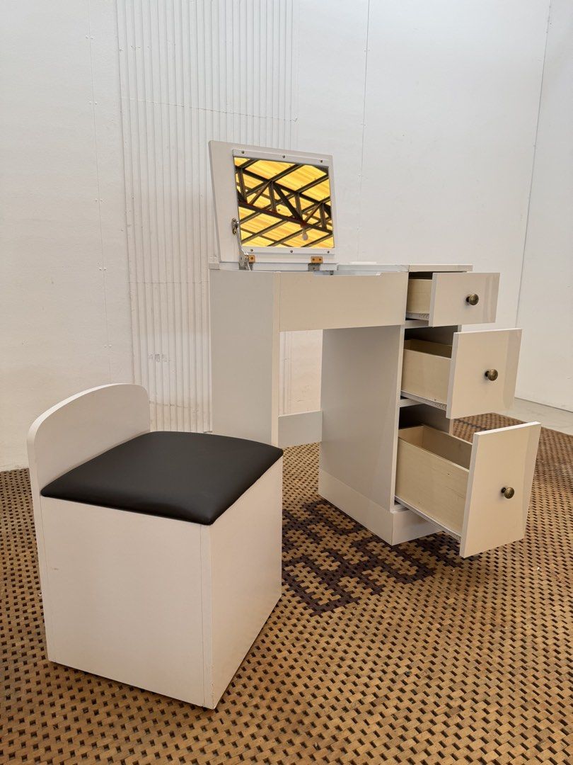 White Vanity Set (Category: Tables & Sets) located in Quezon City. Submitted by matetdevis13 (Listing ID 1464491562, Image 3). Description: Modern White Vanity Dressing Table Set with Mirror & Stool Price: 5,900 L24.5 x W15.5 x H44/31.5 In good condition Code MJS20-T007.