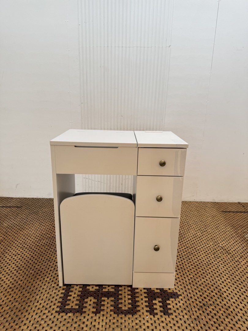 White Vanity Set (Category: Tables & Sets) located in Quezon City. Submitted by matetdevis13 (Listing ID 1464491562, Image 1). Description: Modern White Vanity Dressing Table Set with Mirror & Stool Price: 5,900 L24.5 x W15.5 x H44/31.5 In good condition Code MJS20-T007.