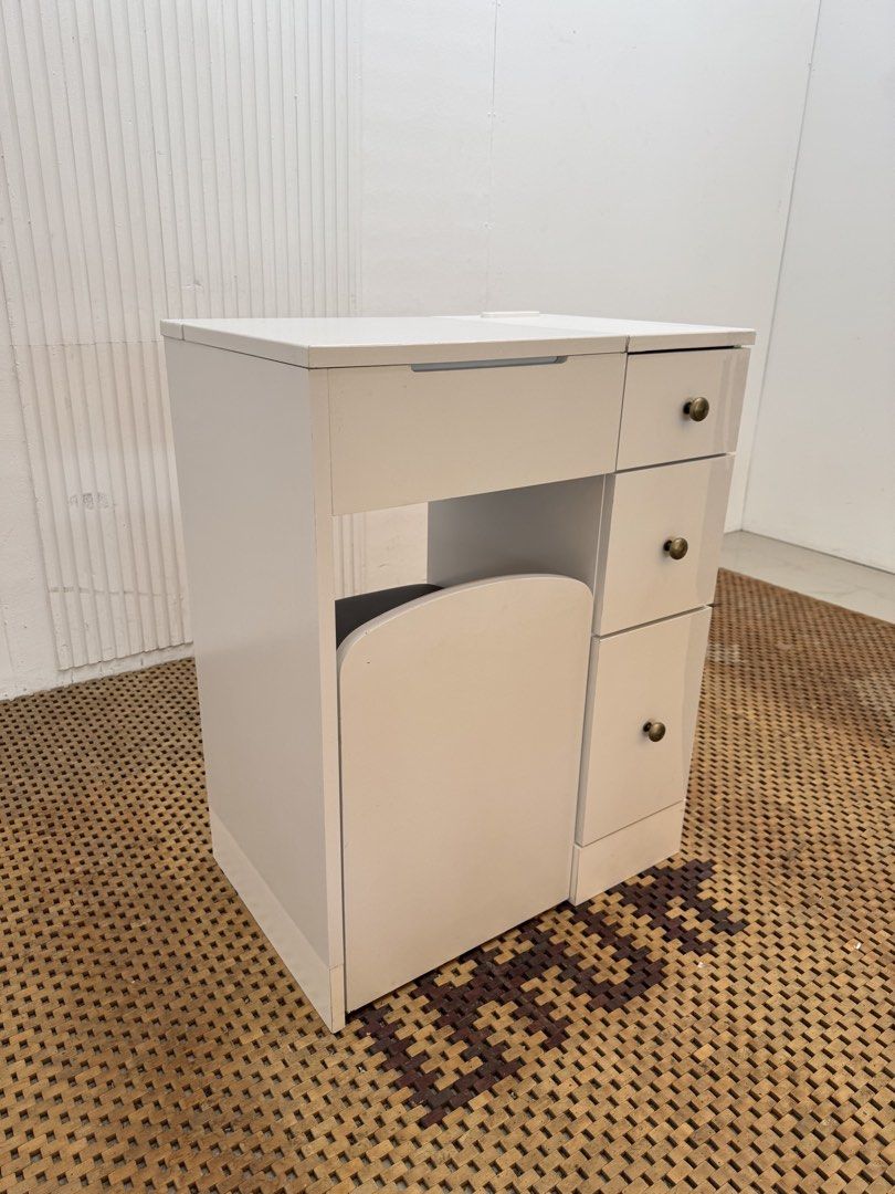 White Vanity Set (Category: Tables & Sets) located in Quezon City. Submitted by matetdevis13 (Listing ID 1464491562, Image 2). Description: Modern White Vanity Dressing Table Set with Mirror & Stool Price: 5,900 L24.5 x W15.5 x H44/31.5 In good condition Code MJS20-T007.