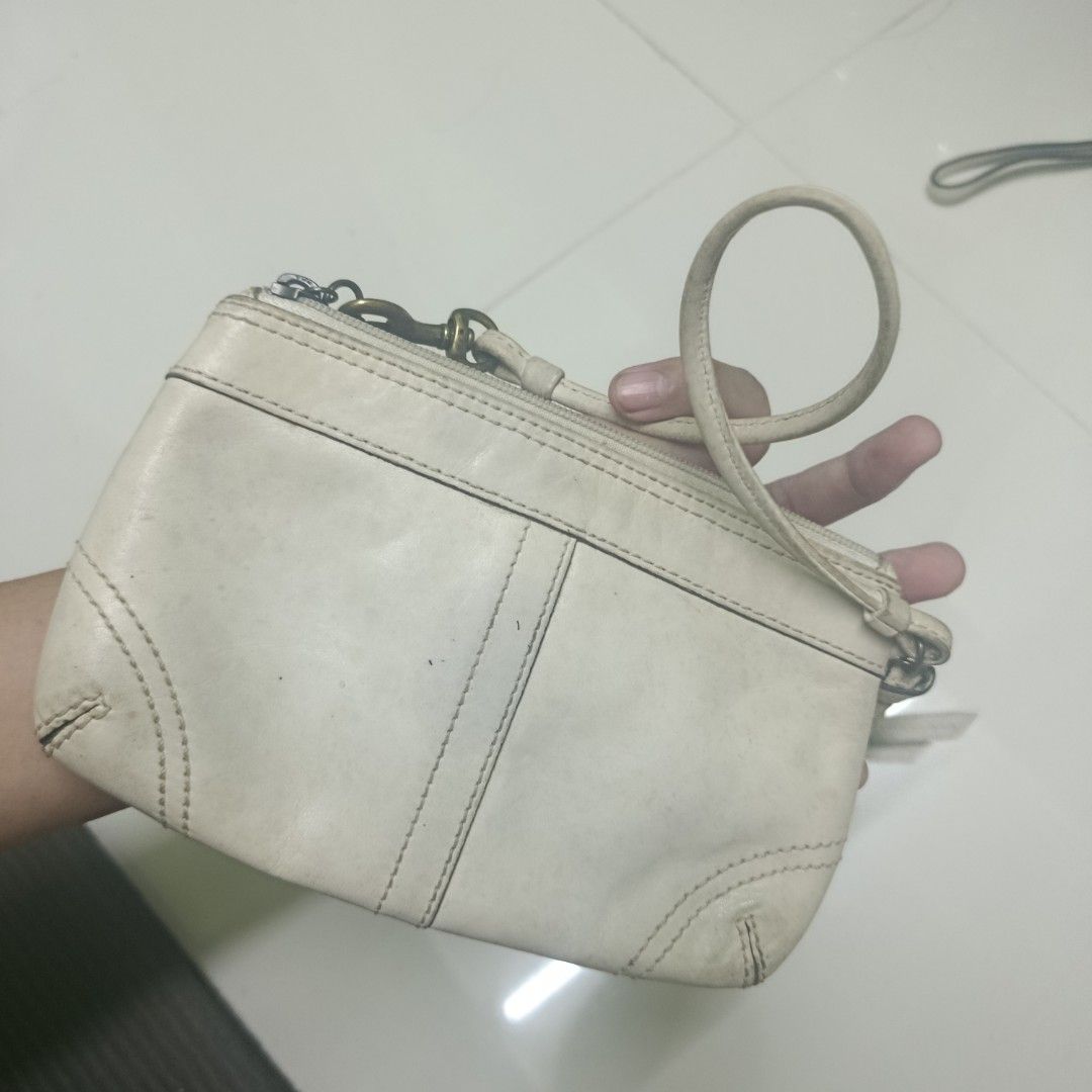 WHITE WRISLET CÖACH WALLET (Category: Luxury Bags & Wallets) located in Manila. Submitted by daphnefinds (Listing ID 1464471551, Image 2). Description: NEED WASH AS IS NLANG MINE AT YOUR OWN RISK! BAWAL SA MASELAN AT NAGMAMASELAN.