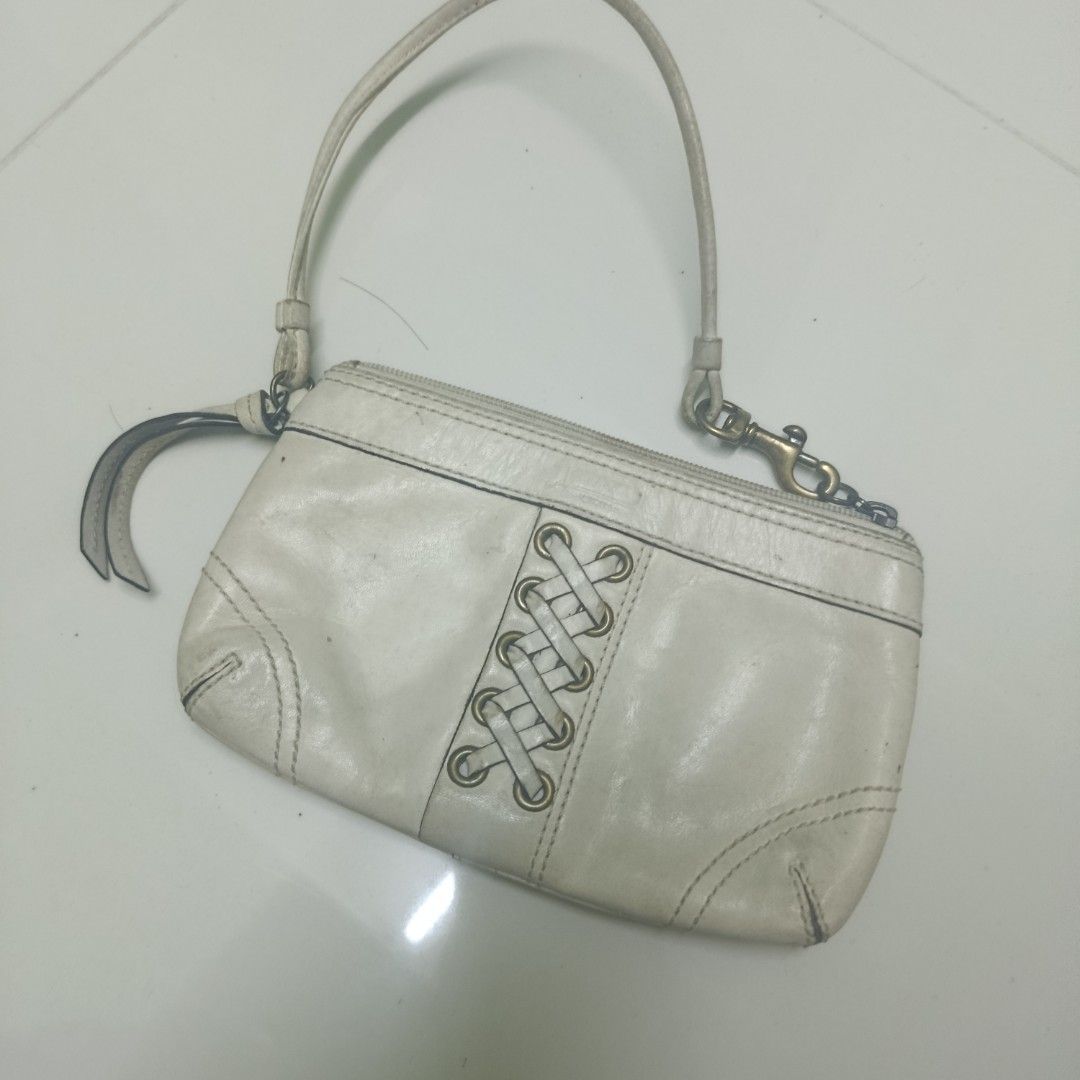 WHITE WRISLET CÖACH WALLET (Category: Luxury Bags & Wallets) located in Manila. Submitted by daphnefinds (Listing ID 1464471551, Image 1). Description: NEED WASH AS IS NLANG MINE AT YOUR OWN RISK! BAWAL SA MASELAN AT NAGMAMASELAN.