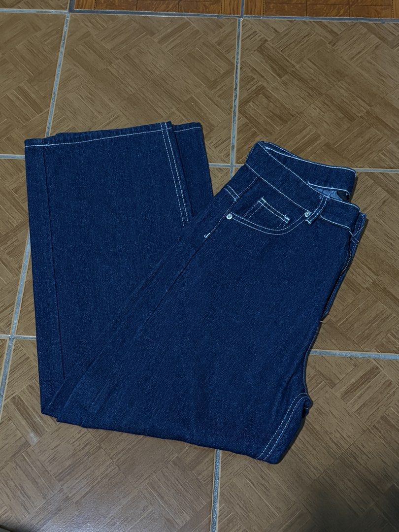 Whose Studio Garment Denim Jeans (Category: Jeans) located in San Fernando. Submitted by migyspreloved_ (Listing ID 1464392934, Image 1). Description: Whose Studio Denim Jeans (Vietnam Local Brand) 30-31 Waistline Length: 38 inches Leg opening: 18 inches .