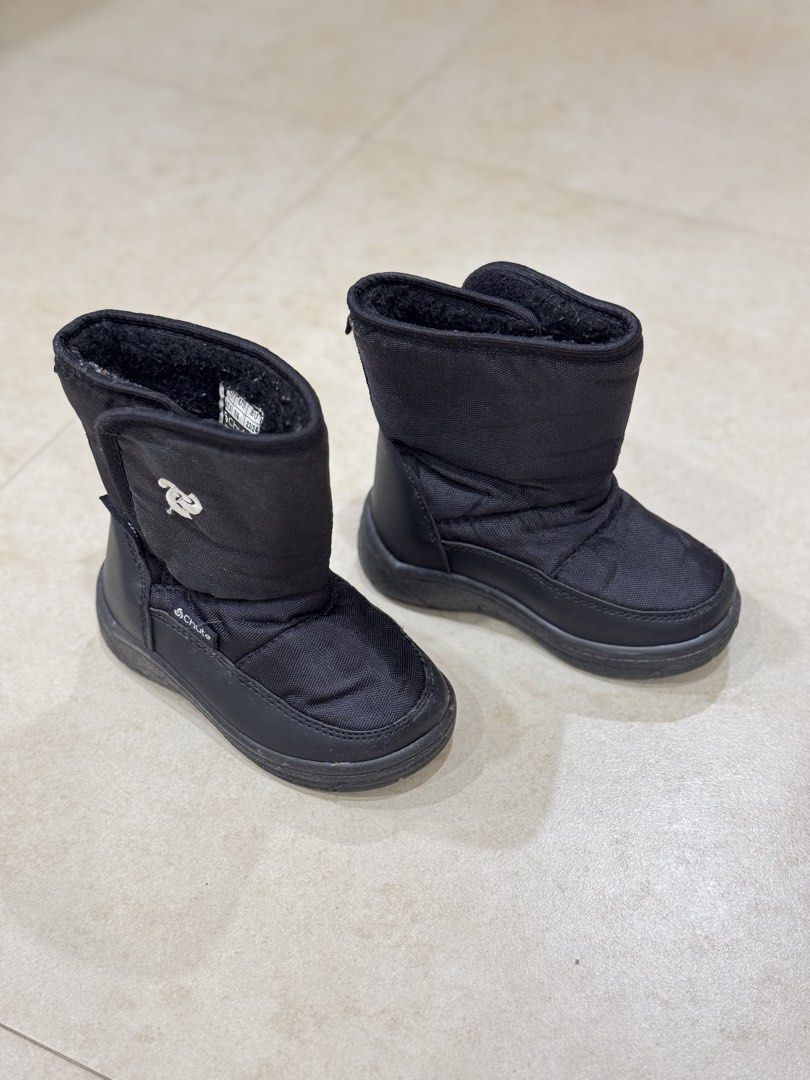 Winter Boots - Toddler Snow Shoes (Category: Babies & Kids Fashion) located in Cavite. Submitted by shopizzy (Listing ID 1464378349, Image 2). Description: Chute Snow Winter Boots Toddler Size: UK 6.5/7.5 - US 7/8 - EU 23/24 My baby used this in Australia during winter, very comfy and not slippery. .