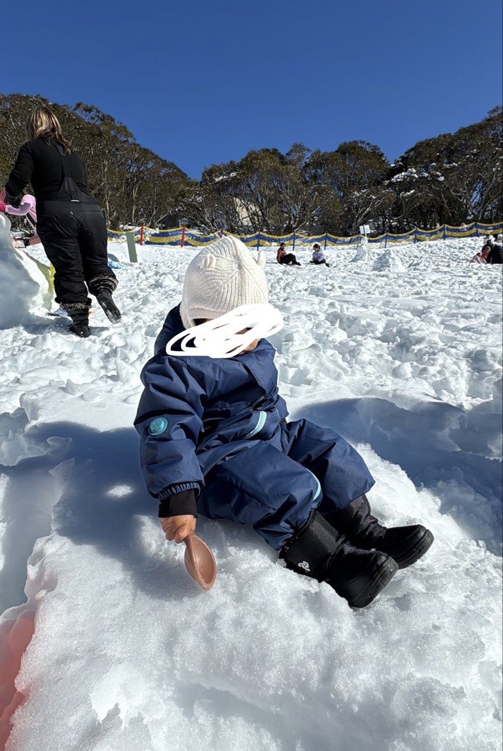 Winter Boots - Toddler Snow Shoes (Category: Babies & Kids Fashion) located in Cavite. Submitted by shopizzy (Listing ID 1464378349, Image 1). Description: Chute Snow Winter Boots Toddler Size: UK 6.5/7.5 - US 7/8 - EU 23/24 My baby used this in Australia during winter, very comfy and not slippery. .