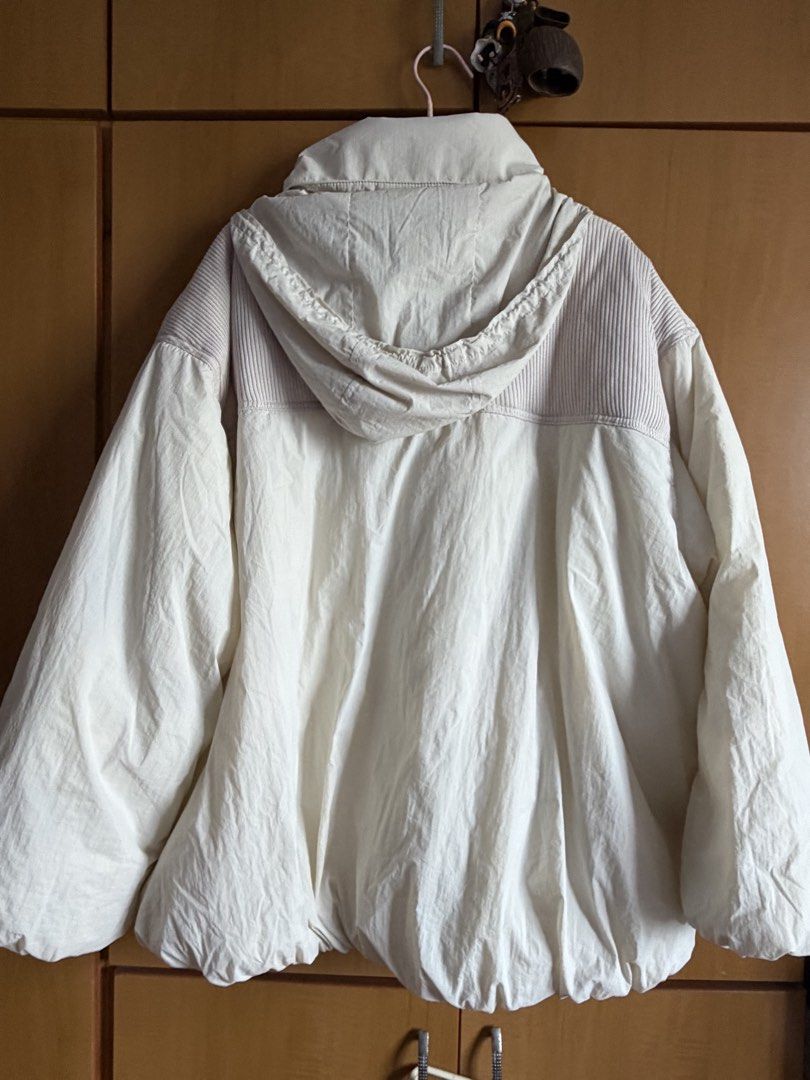 winter jacket (Category: Coats, Jackets and Outerwear) located in Singapore. Submitted by epic.yippee (Listing ID 1464436281, Image 2). Description: brand new side pockets material is fleece, keep warm .