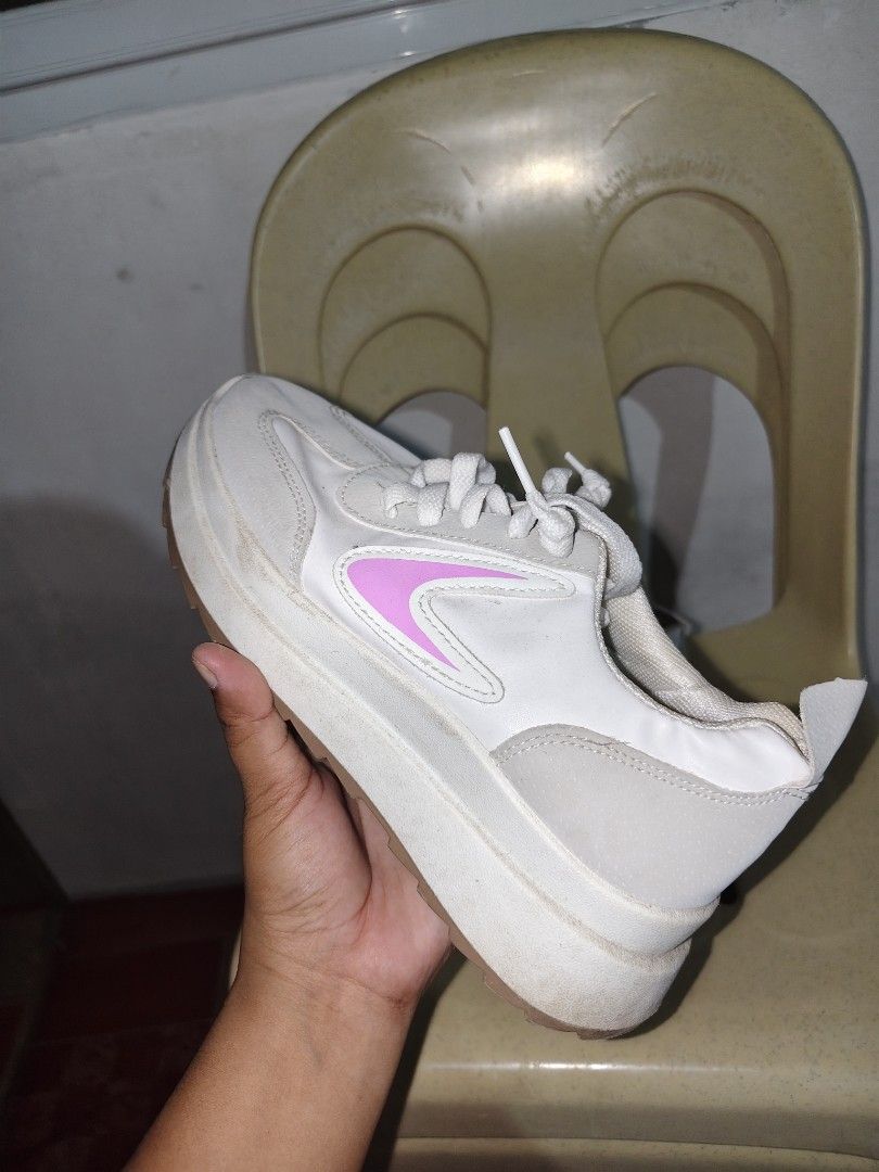 Women shoes (Category: Looking For) located in Lubao. Submitted by marielsm (Listing ID 1464521062, Image 2). Description: Women shoes for sale📍 Size 38 actual pero small sizing sya kaya size 37 perfect fit . Used but not abuse 📍.