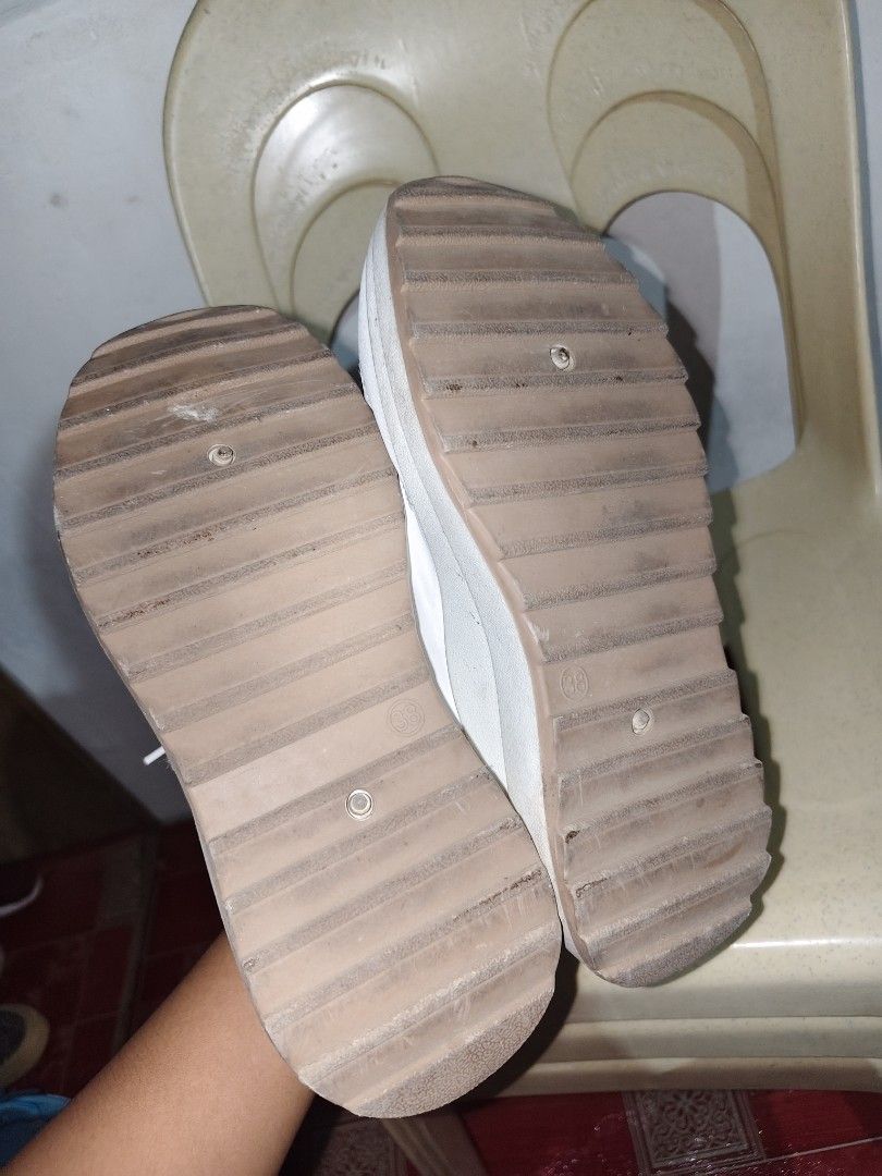 Women shoes (Category: Looking For) located in Lubao. Submitted by marielsm (Listing ID 1464521062, Image 3). Description: Women shoes for sale📍 Size 38 actual pero small sizing sya kaya size 37 perfect fit . Used but not abuse 📍.