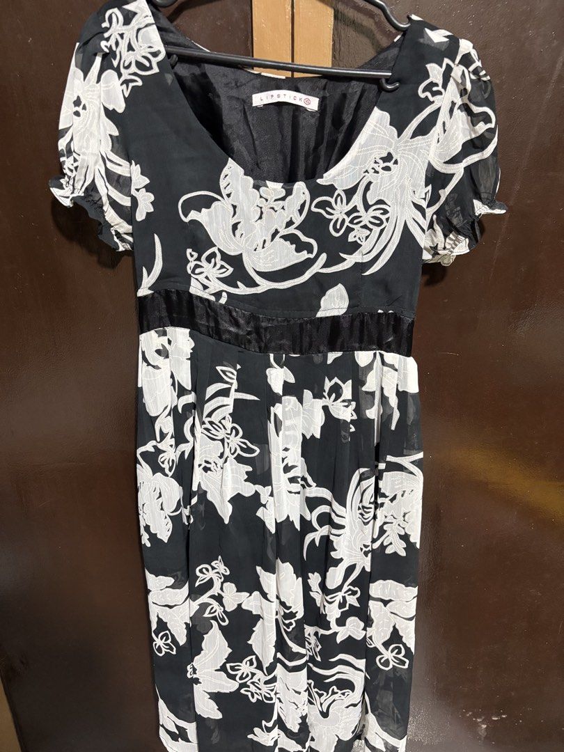 Women's dress (Category: Dresses) located in Quezon City. Submitted by den.declutters (Listing ID 1464568118, Image 1). Description: .