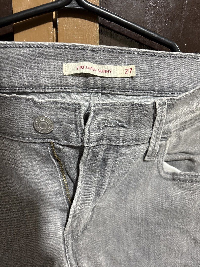 Women's Jeans (Category: Jeans) located in Quezon City. Submitted by den.declutters (Listing ID 1464567711, Image 2). Description: Fits 27 waist line.